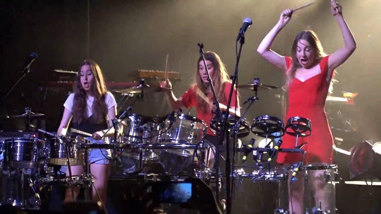 Falling lives. Haim Live. Haim Falling. Haim Falling Video.